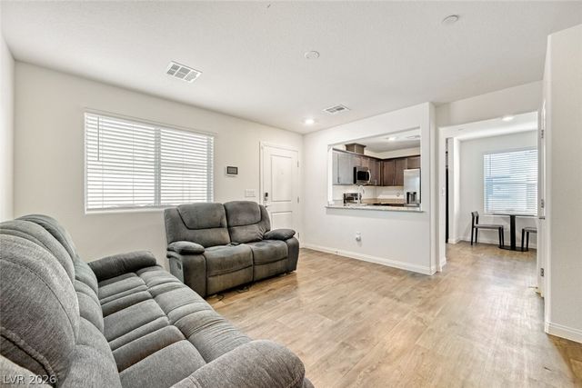 2758 Champagne Gold Avenue, North Las Vegas, NV 89086