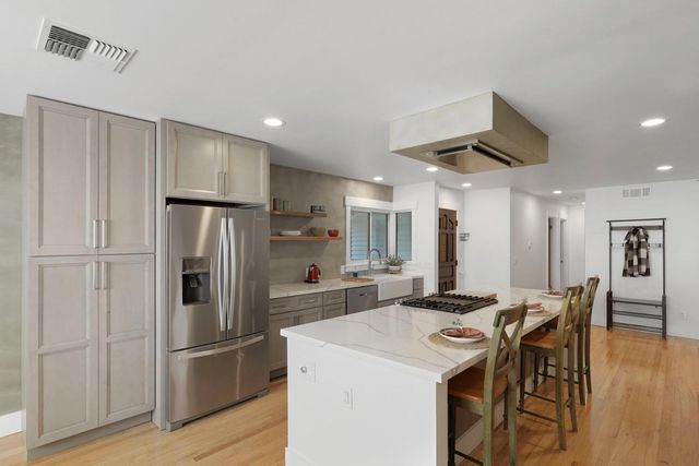 870 Bel Air Ct, Lodi, CA 95240