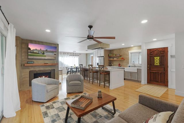 870 Bel Air Ct, Lodi, CA 95240
