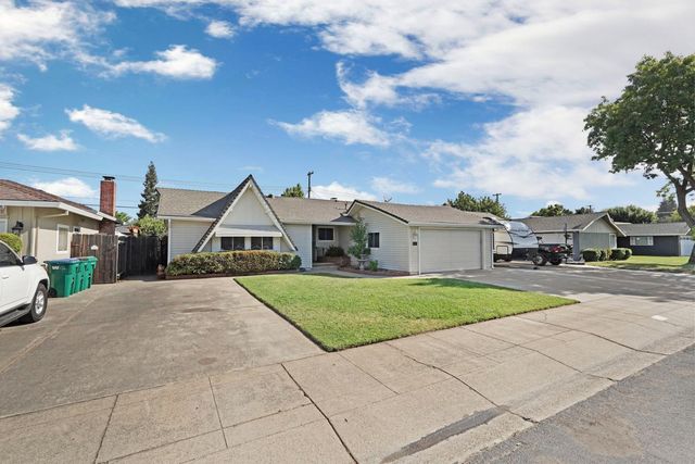 870 Bel Air Ct, Lodi, CA 95240