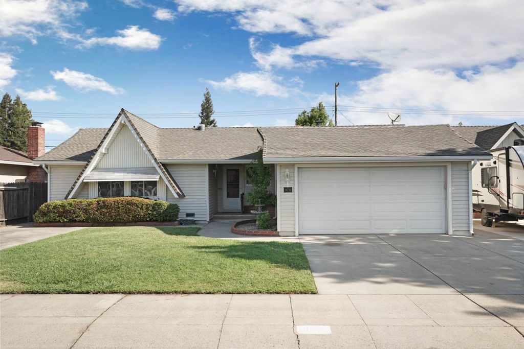 870 Bel Air Ct, Lodi, CA 95240