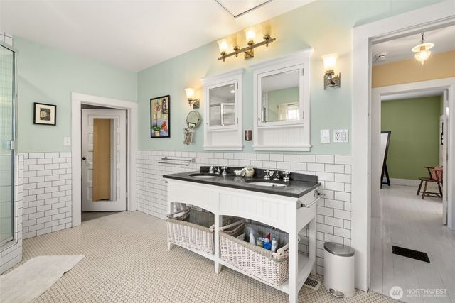 813 Midway Avenue NW, Olympia, WA 98502