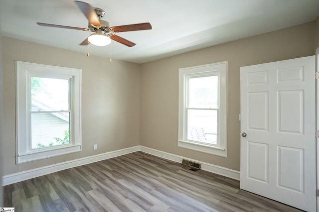 16 Pettee Street, Greenville, SC 29611