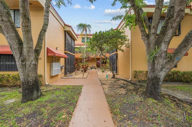 15485 N Miami Lakeway N 208-2, Miami Lakes, FL 33014