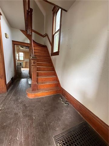 1105 Commercial Street