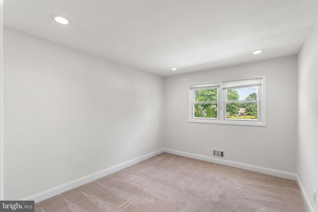 7 OAKEN LN, Hamilton, NJ 08619