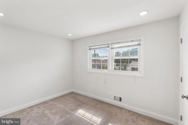 7 OAKEN LN, Hamilton, NJ 08619