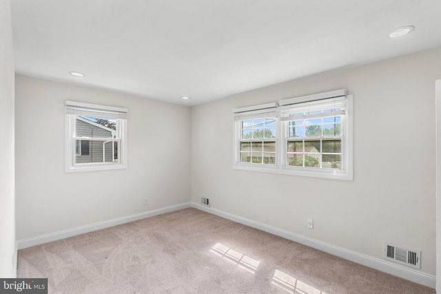 7 OAKEN LN, Hamilton, NJ 08619