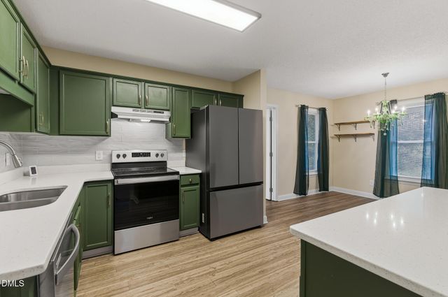 110 Autumn Court, Zebulon, NC 27597