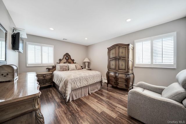 113 N Lewis Avenue, Lindenhurst, NY 11757