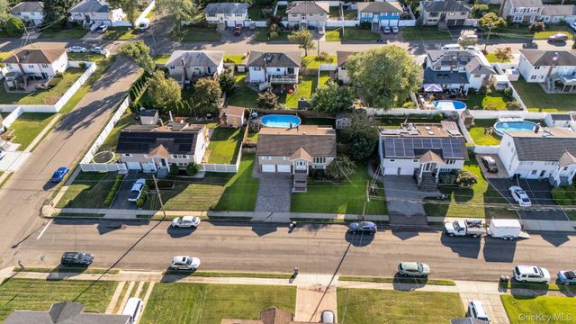 113 N Lewis Avenue, Lindenhurst, NY 11757