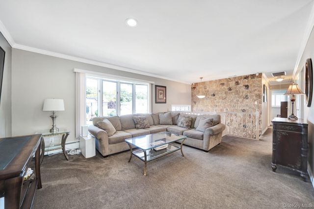 113 N Lewis Avenue, Lindenhurst, NY 11757