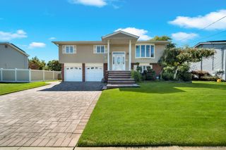 113 N Lewis Avenue, Lindenhurst, NY 11757