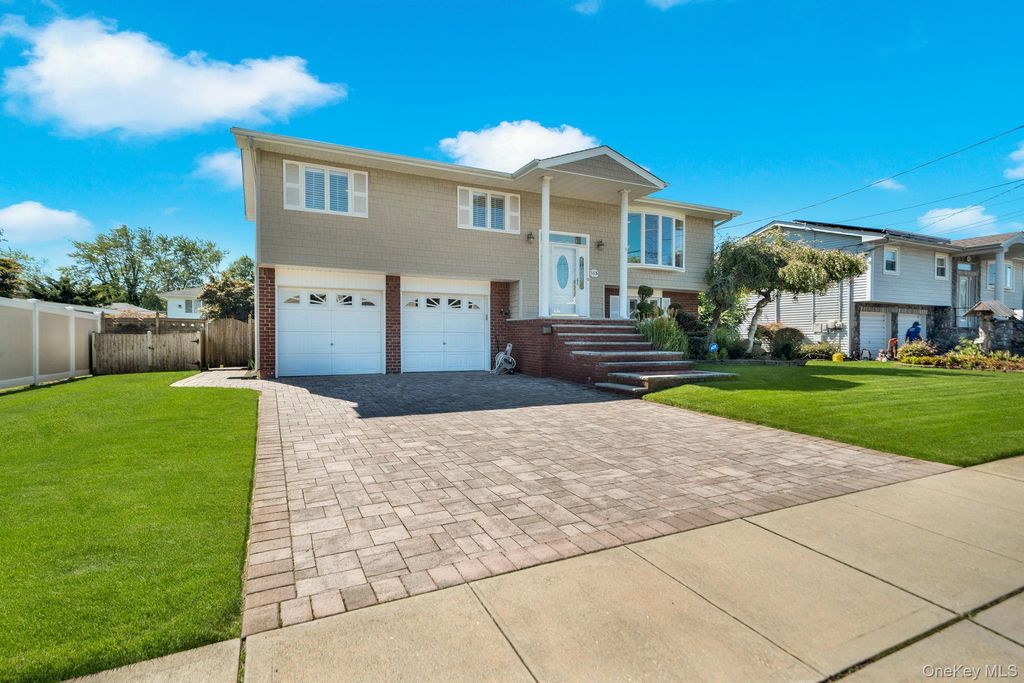 113 N Lewis Avenue, Lindenhurst, NY 11757 — photo 2