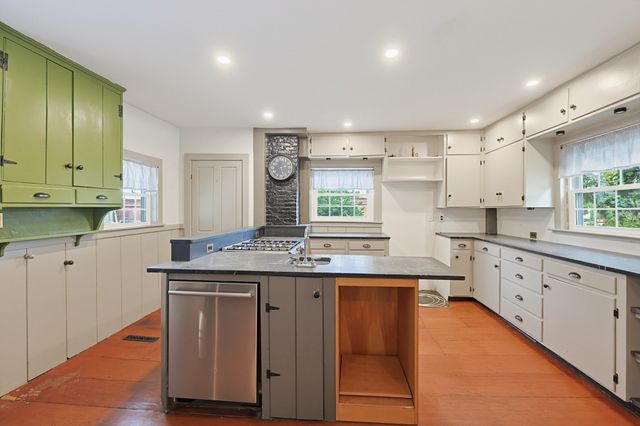 260 State Road, Dartmouth, MA 02747