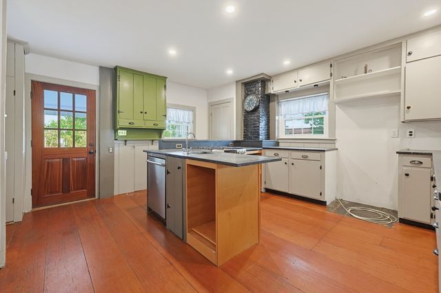260 State Road, Dartmouth, MA 02747