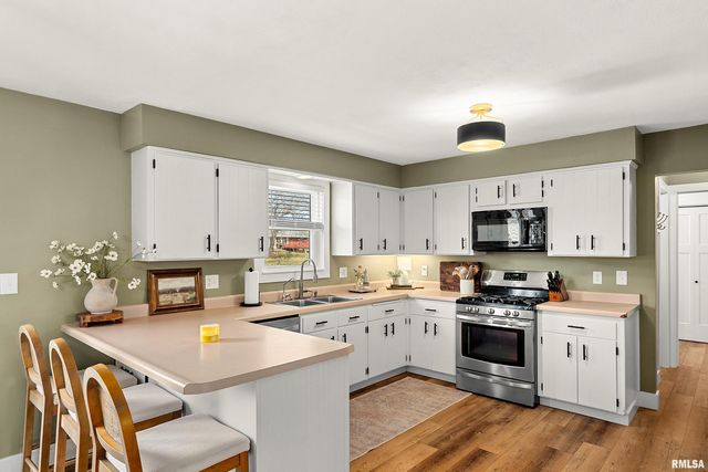 401 ILLINI Drive, East Peoria, IL 61611