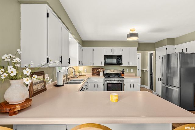 401 ILLINI Drive, East Peoria, IL 61611