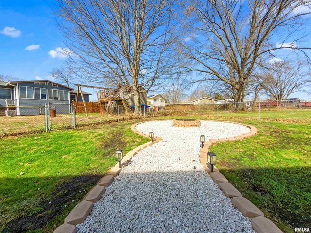 401 ILLINI Drive, East Peoria, IL 61611