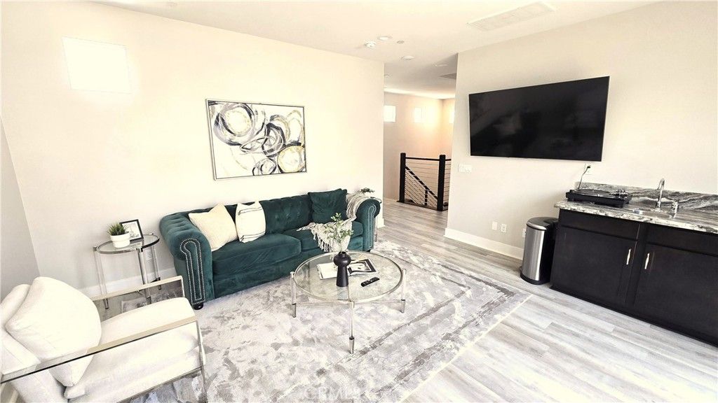 Image 14 of property listing at 533 Daniel Freeman Circle, Inglewood, CA 90301