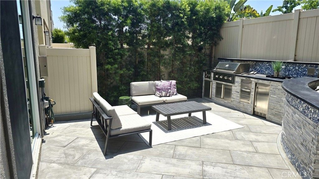 Image 3 of property listing at 533 Daniel Freeman Circle, Inglewood, CA 90301