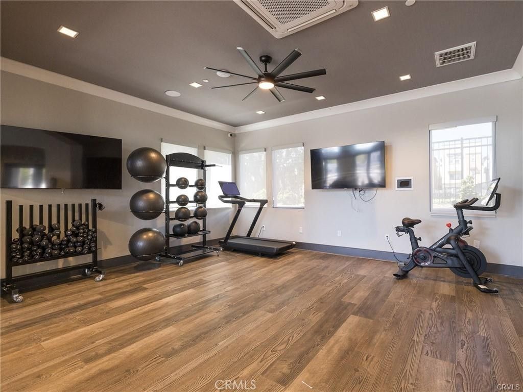 Image 32 of property listing at 533 Daniel Freeman Circle, Inglewood, CA 90301