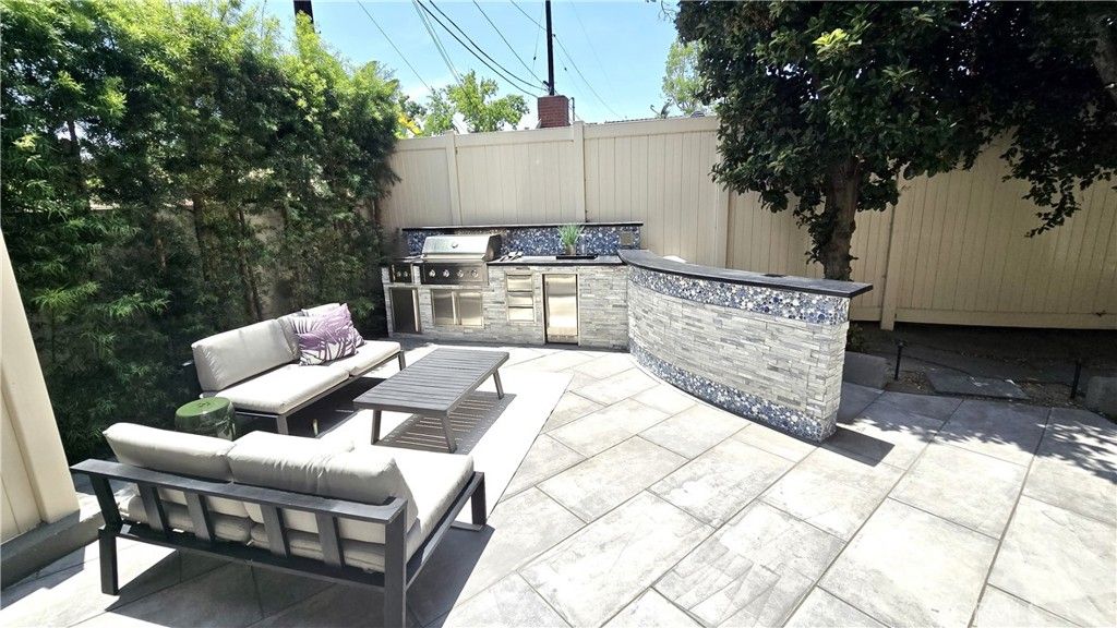Image 4 of property listing at 533 Daniel Freeman Circle, Inglewood, CA 90301