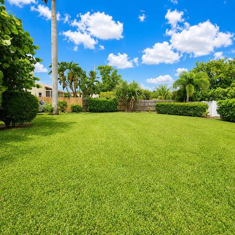735 FOREST HILL Boulevard, West Palm Beach, FL 33405