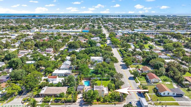 735 FOREST HILL Boulevard, West Palm Beach, FL 33405