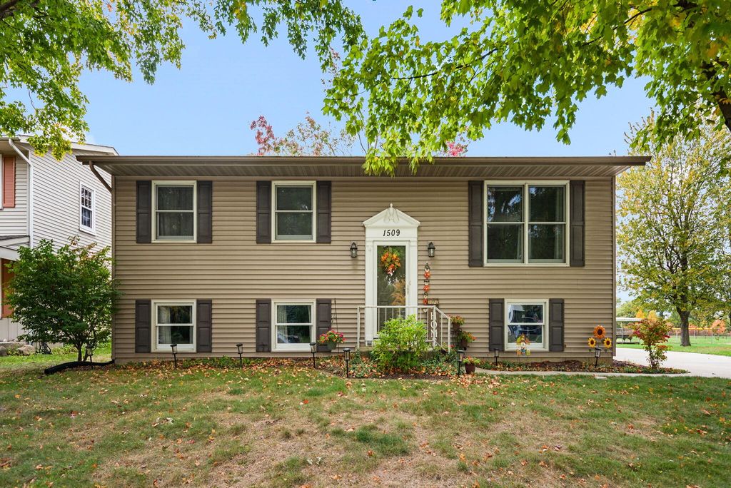 1509 Monticello Park Drive, Valparaiso, IN 46383