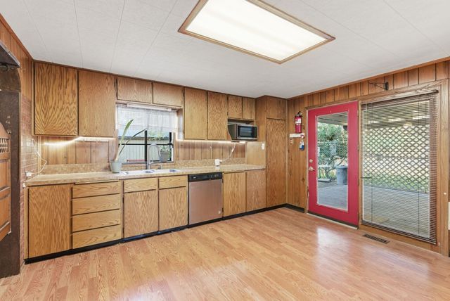 1305 E Hastings Rd, Spokane, WA 99218