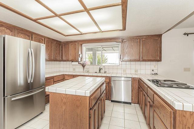 14404 Killarney Drive, Madera, CA 93636