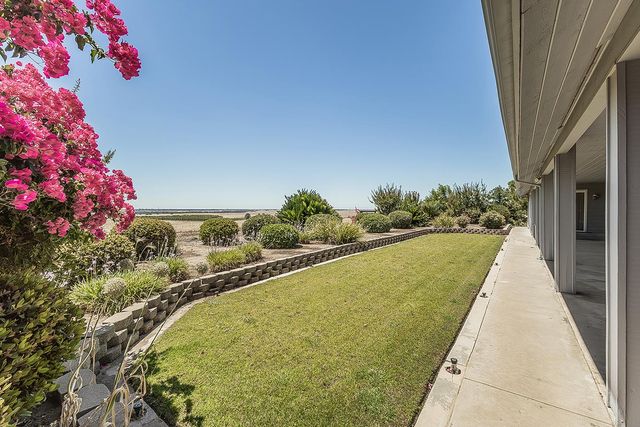 14404 Killarney Drive, Madera, CA 93636