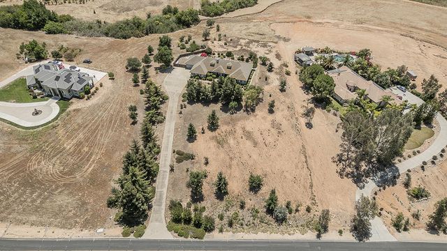 14404 Killarney Drive, Madera, CA 93636