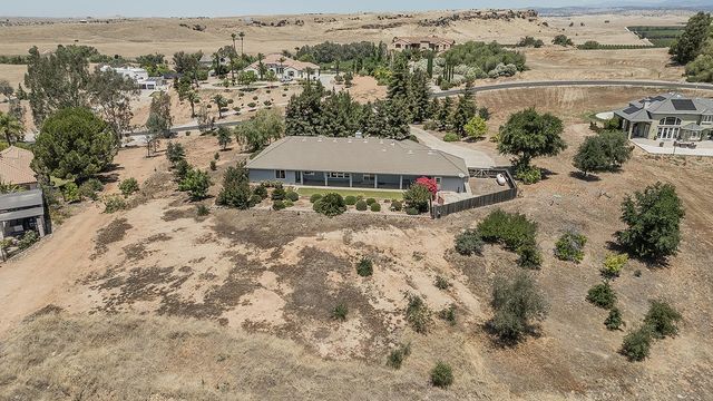 14404 Killarney Drive, Madera, CA 93636