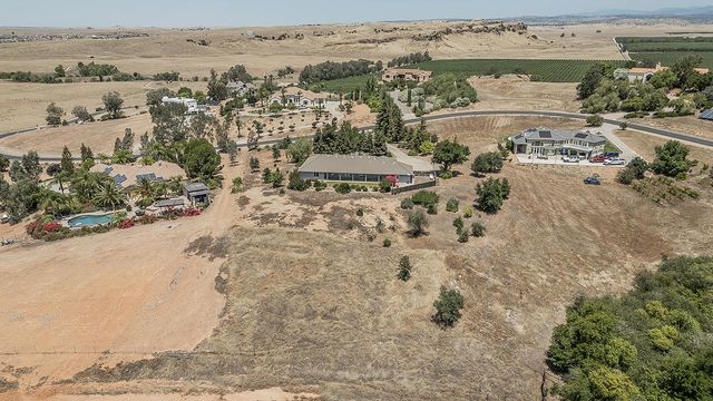 14404 Killarney Drive, Madera, CA 93636