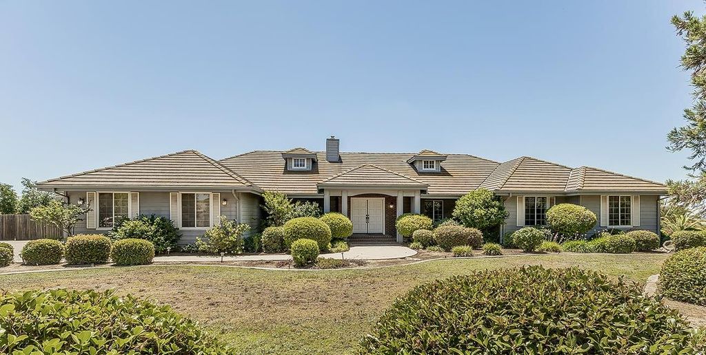 Image 1 of property listing at 14404 Killarney Drive, Madera, CA 93636