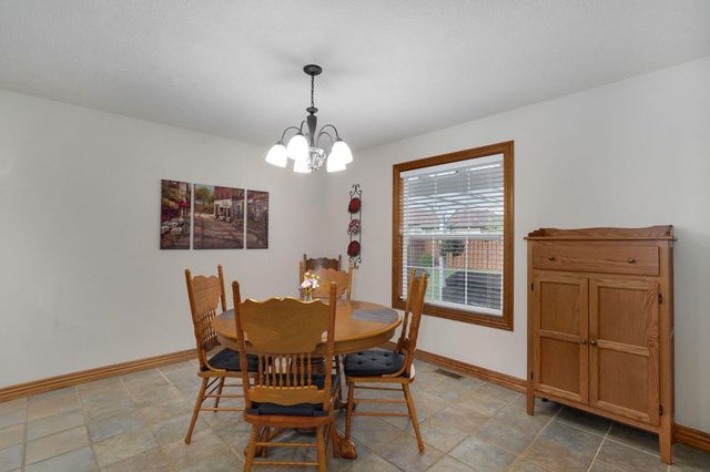 3624 N Bridgewood Avenue N, Springfield, MO 65803