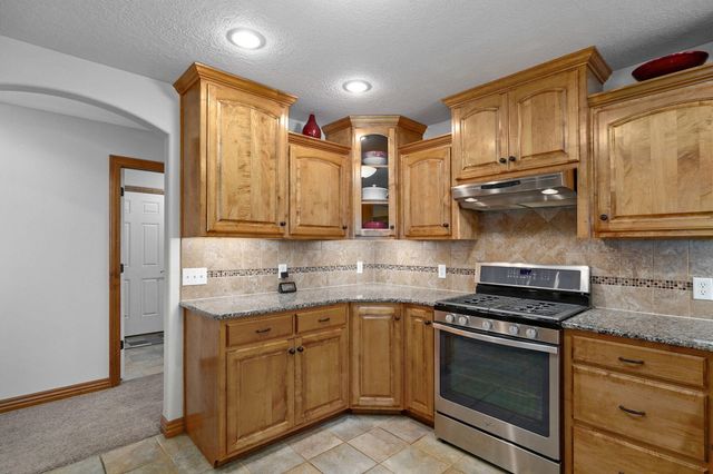 3624 N Bridgewood Avenue N, Springfield, MO 65803