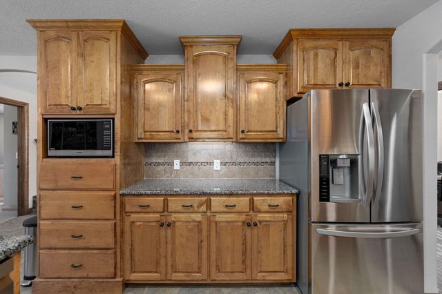 3624 N Bridgewood Avenue N, Springfield, MO 65803