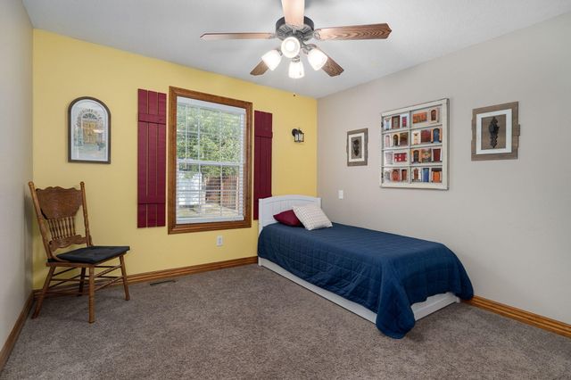 3624 N Bridgewood Avenue N, Springfield, MO 65803