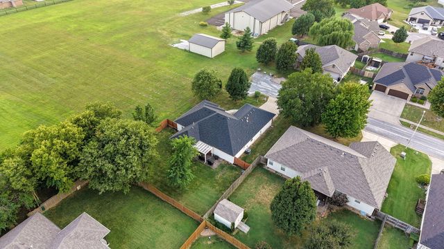 3624 N Bridgewood Avenue N, Springfield, MO 65803