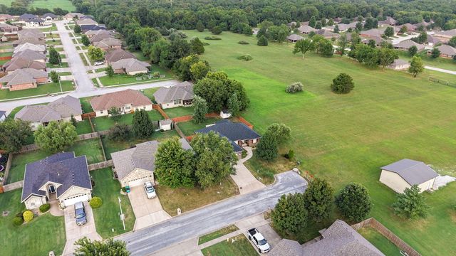3624 N Bridgewood Avenue N, Springfield, MO 65803