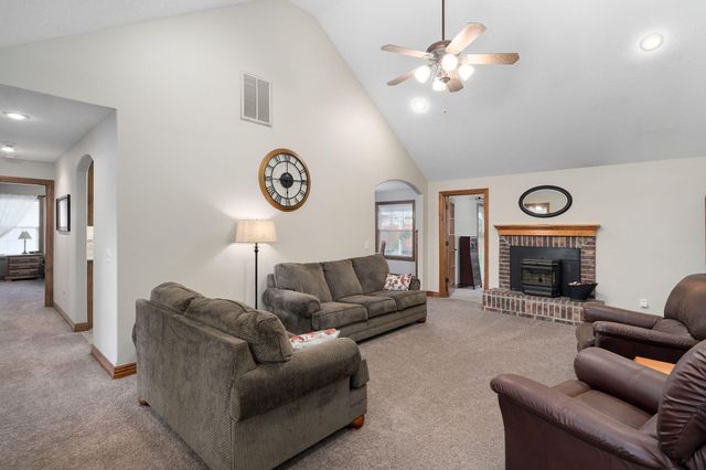 3624 N Bridgewood Avenue N, Springfield, MO 65803