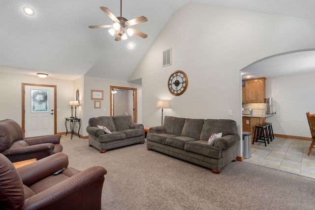 3624 N Bridgewood Avenue N, Springfield, MO 65803