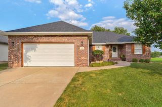 3624 N Bridgewood Avenue N, Springfield, MO 65803