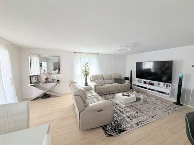 5221 SW 25th Avenue, Fort Lauderdale, FL 33312