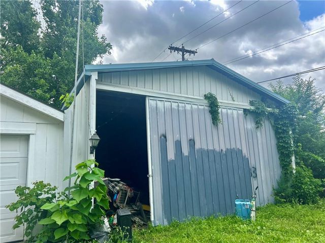 617 N Houston Street, Adrian, MO 64720