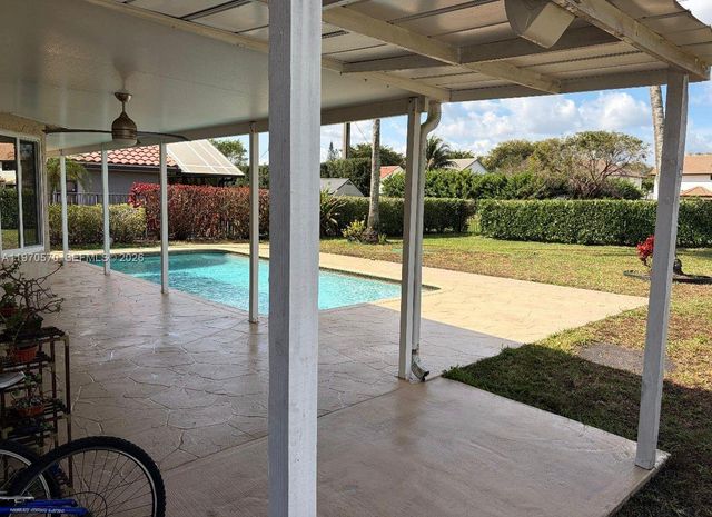 801 Amherst Ave, Davie, FL 33325