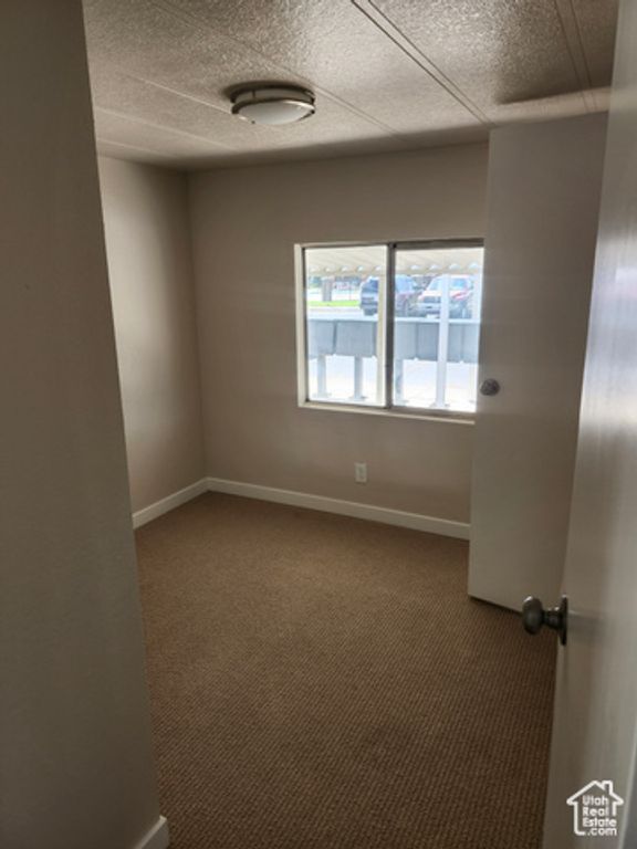 Image 7 of property listing at 935 E 3000 N #165, Layton, UT 84040